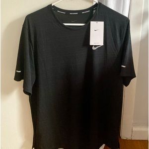 Nike Men’s Black Tee NWT